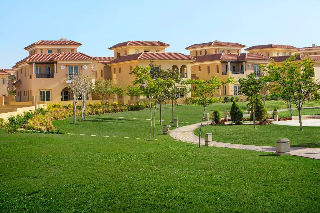 Middle townhouse for sale in Hyde Park, ready to move in with remaining installments.